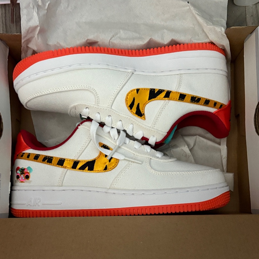 Nike White and Orange Sneakers with Patterned Swoosh